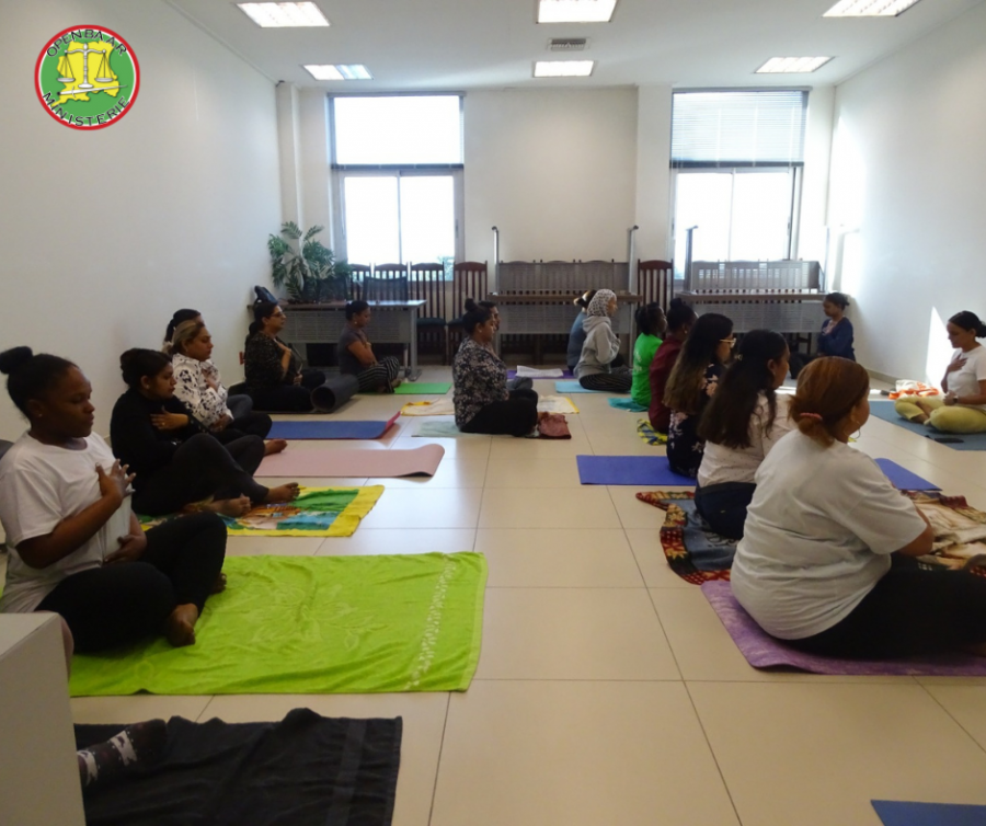 Succesvolle Yoga Sessie voor Personeel van het Openbaar Ministerie